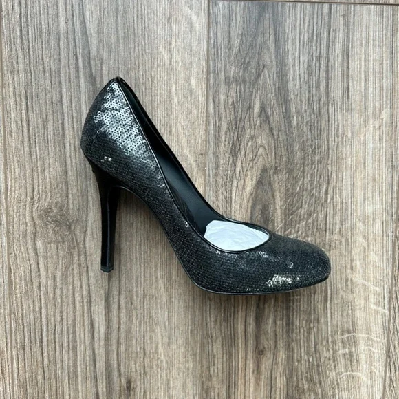 Chanel Black Sequin Sparkle CC Pumps | 38 - Picture 9 of 16